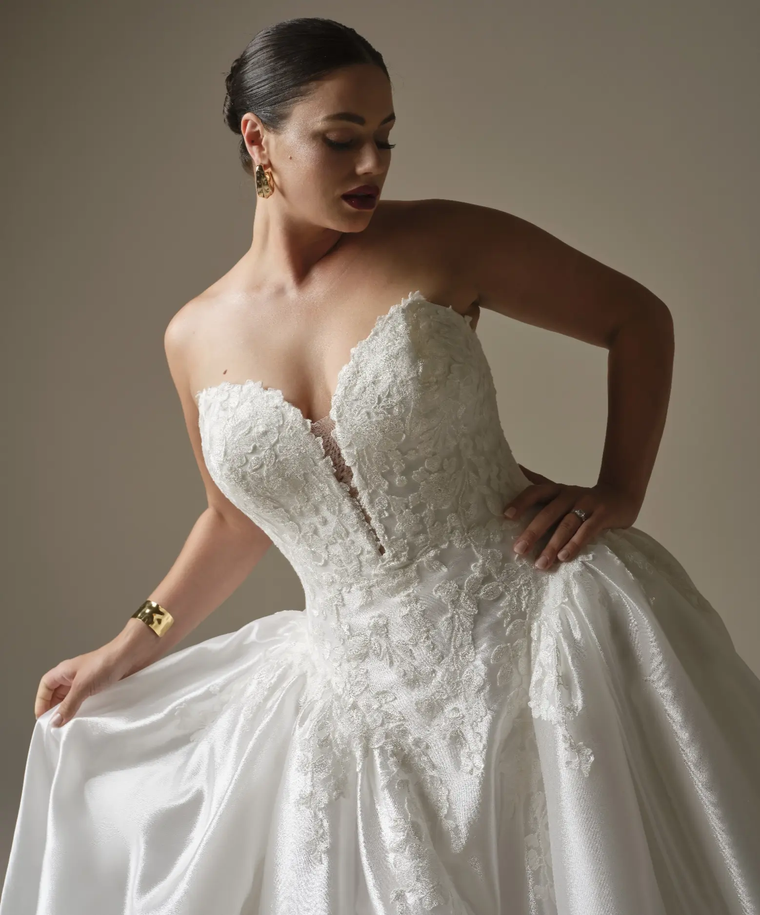 Plus Sized Wedding Dresses & Bridal Gowns